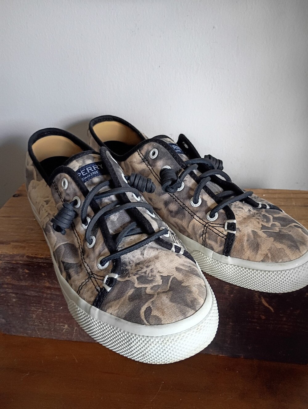 Sperry Women's Crest Vibe Metallic Camo sneakers